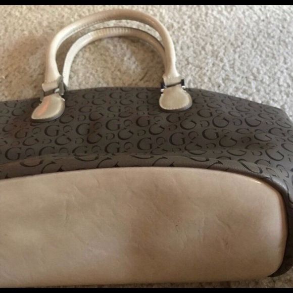 2 Guess purses, 1 awesome price! ✨ - Picture 8 of 8